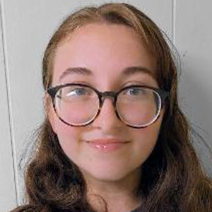 portrait of Liz Hanna